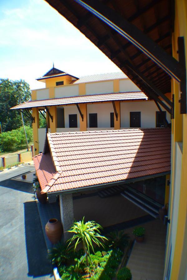 Teluk Lipat Seaview Inn Dungun Exterior photo
