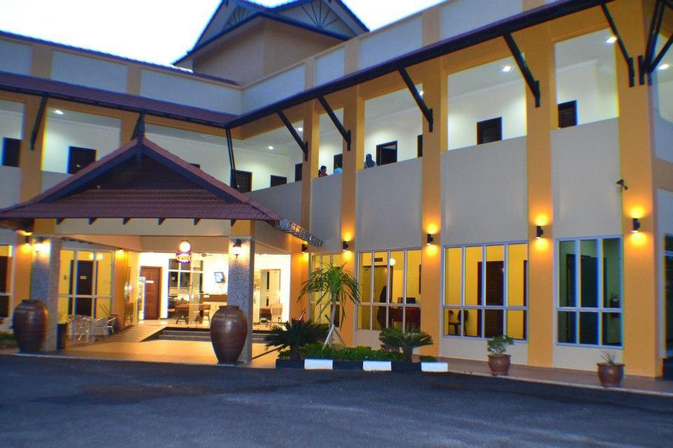Teluk Lipat Seaview Inn Dungun Exterior photo