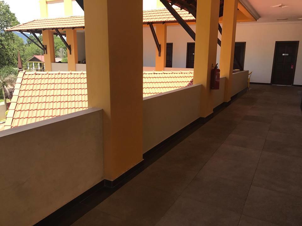Teluk Lipat Seaview Inn Dungun Exterior photo