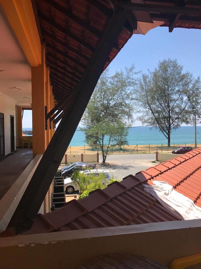 Teluk Lipat Seaview Inn Dungun Exterior photo